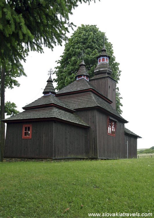 Chiesa di legno a Ladomirova