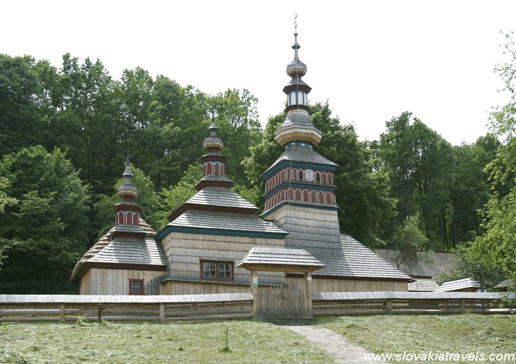 Skanzen Bardejovské kúpele - drevený kostol z Mikulašovej