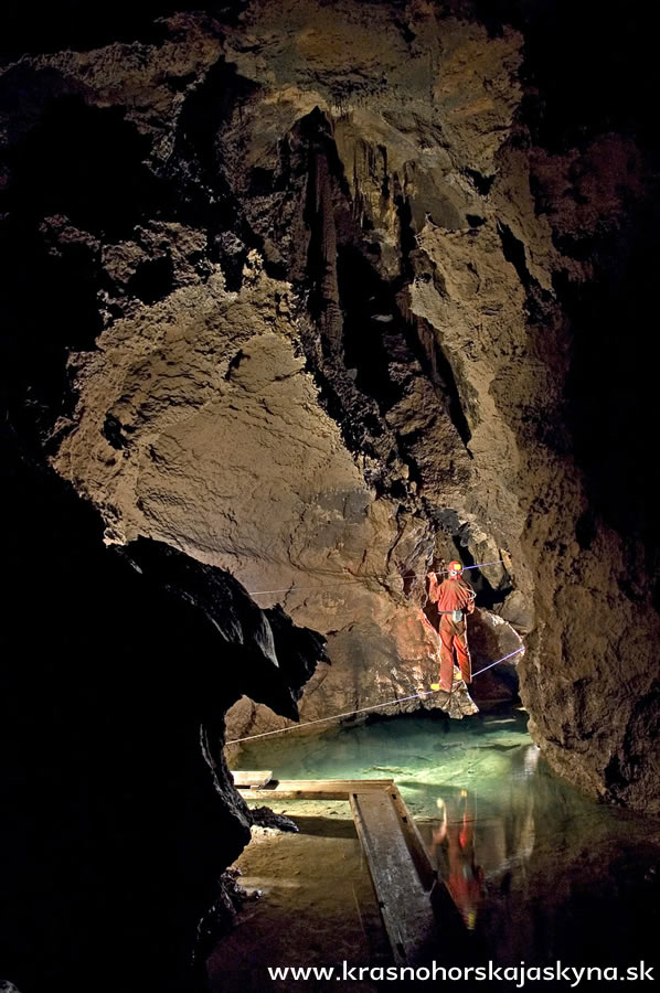 Krasnohorska Cave